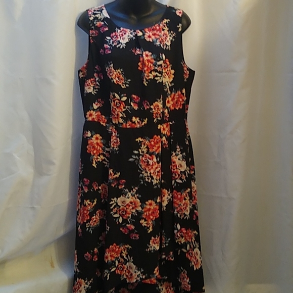 E L L E cute black dress with a pink  floral design - Picture 1 of 7